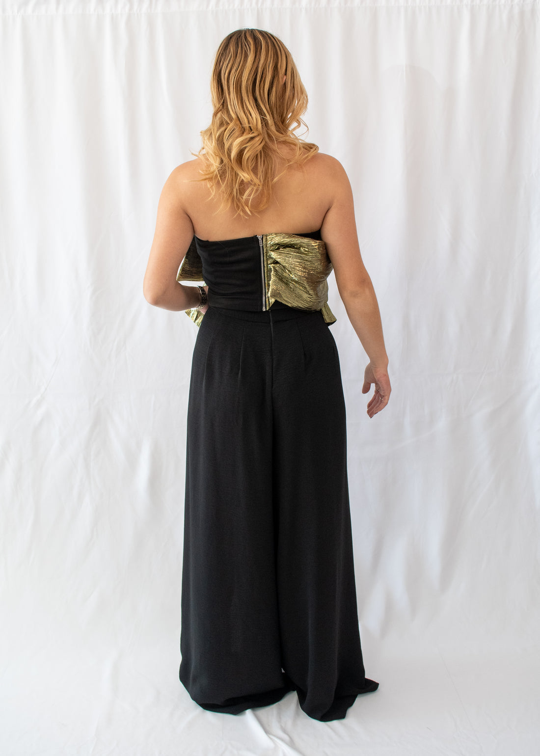 Blusa dorada moño