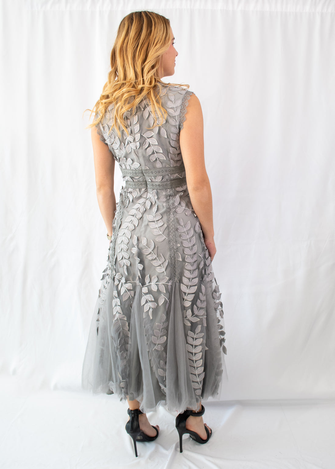 Vestido gris encaje